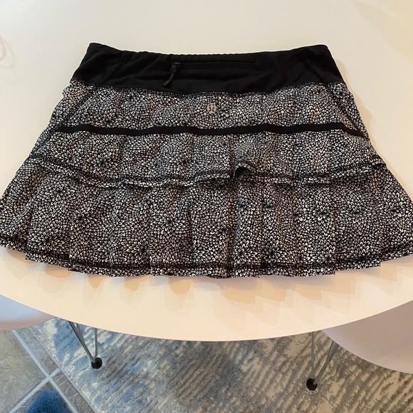Lululemon Ruffled Tennis Skort Floral - Picture 2 of 6